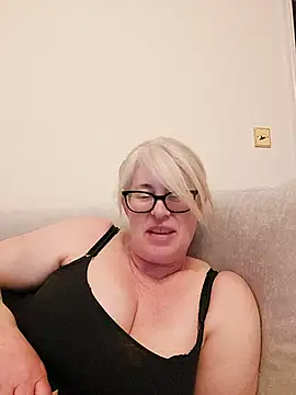 FlirtyFleur-x online show from April 2026 10:11:01 PM