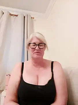 FlirtyFleur-x online show from April 2026 07:12:01 PM