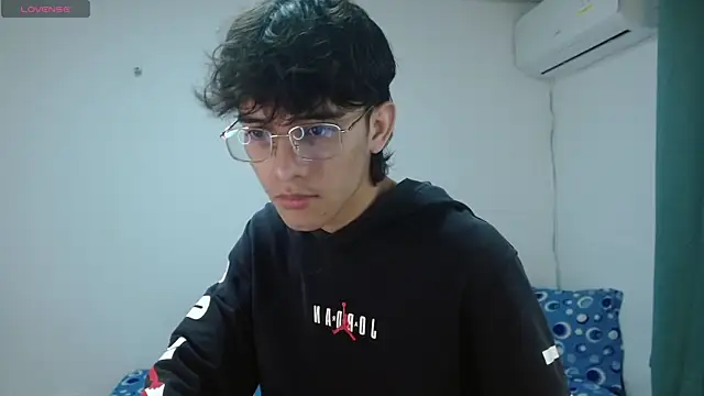 Snapshot of noah_millerx chatting on May 2026 03:33:01 AM noah millerx online show from May 2026 03:33:01 AM