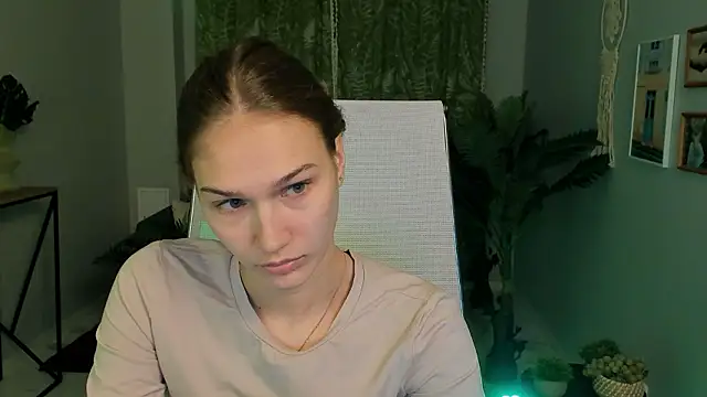 Snapshot of Sweet_Emilya chatting on March 2026 11:00:02 PM Sweet Emilya online show from March 2026 11:00:02 PM