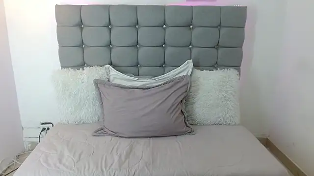 Luna vixen1 online show from March 2026 06:58:02 PM