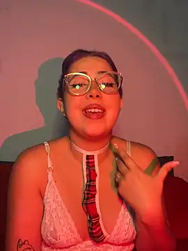 Snapshot of lorettaivonne chatting on March 2026 01:40:02 PM lorettaivonne online show from March 2026 01:40:02 PM