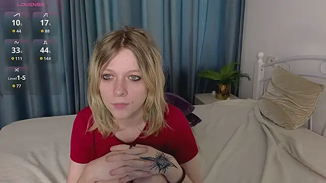 Snapshot of MollySally chatting on April 2026 04:10:02 AM MollySally online show from April 2026 04:10:02 AM