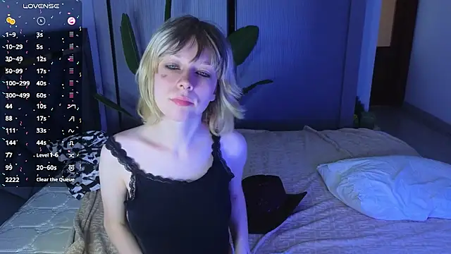 Snapshot of MollySally chatting on May 2026 10:12:02 AM MollySally online show from May 2026 10:12:02 AM