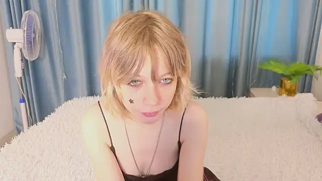 Snapshot of MollySally chatting on June 2026 04:07:02 AM MollySally online show from June 2026 04:07:02 AM