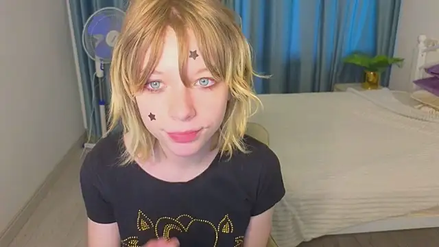 Snapshot of MollySally chatting on June 2026 04:17:01 AM MollySally online show from June 2026 04:17:01 AM