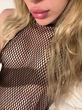 Snapshot of Sarisinpanterr chatting on March 2026 04:55:01 PM Sarisinpanterr online show from March 2026 04:55:01 PM