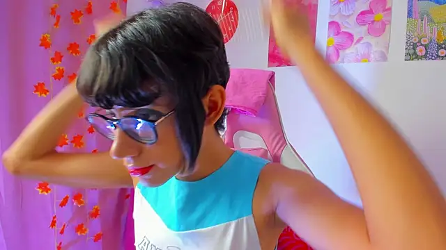 Madeline 21 online show from April 2026 12:10:01 PM