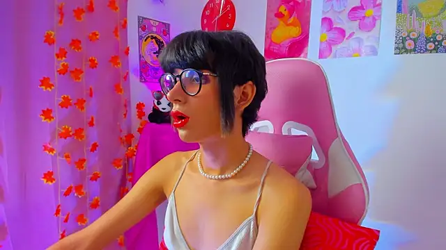 Madeline 21 online show from April 2026 12:10:01 PM