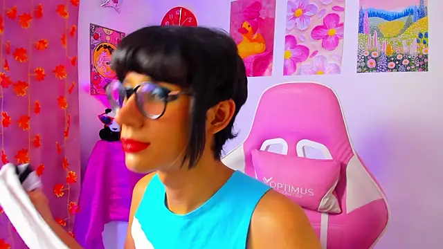 Madeline 21 online show from April 2026 12:08:02 PM