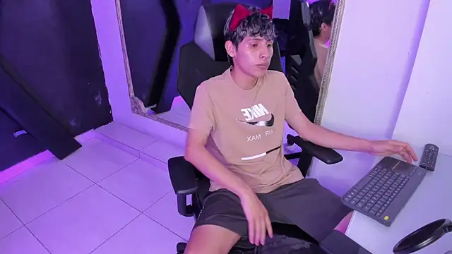 Snapshot of DeilanWolf chatting on March 2026 04:18:02 AM DeilanWolf online show from March 2026 04:18:02 AM