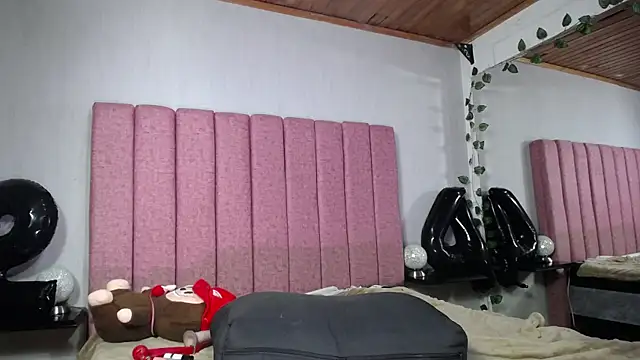 SaraLjordad online show from April 2026 02:27:02 AM