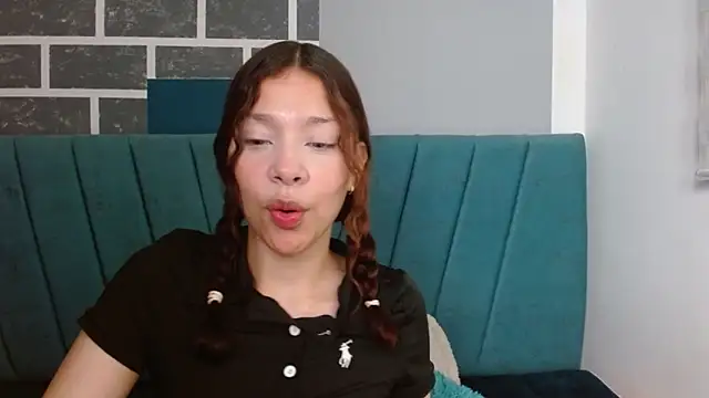 Snapshot of Sweet_kitty_05 chatting on April 2026 11:29:02 PM Sweet kitty 05 online show from April 2026 11:29:02 PM