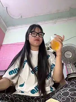 Leeeeiu online show from March 2026 03:12:01 PM