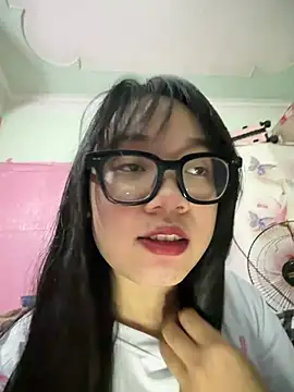 Leeeeiu online show from June 2026 01:28:02 PM