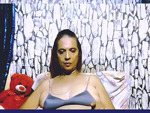 Hot queen58 online show from April 2026 09:39:33 PM