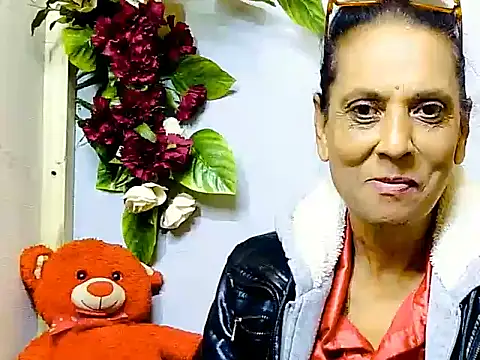 Snapshot of Hot_queen58 chatting on June 2026 06:01:01 AM Hot queen58 online show from June 2026 06:01:01 AM