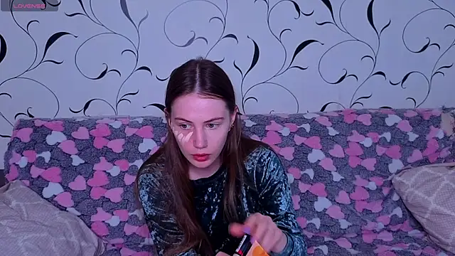Luxwyverna online show from May 2026 01:40:01 PM