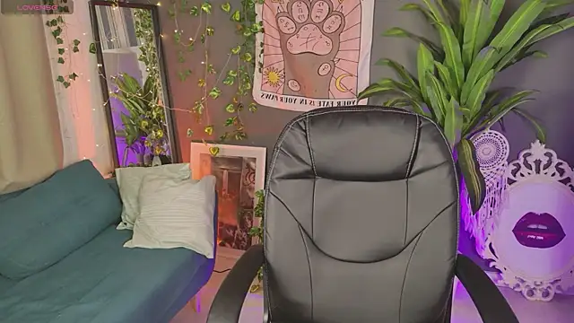 Nami Umi online show from March 2026 09:32:02 PM