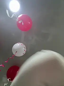   Nahomy online show from March 2026 11:28:02 AM