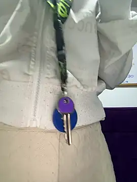   Nahomy online show from March 2026 11:37:01 AM