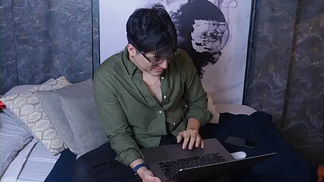 Mia and Belmonth online show from April 2026 06:46:01 PM