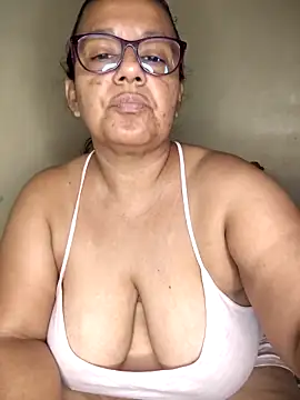 Roxy 77 online show from March 2026 11:38:01 AM