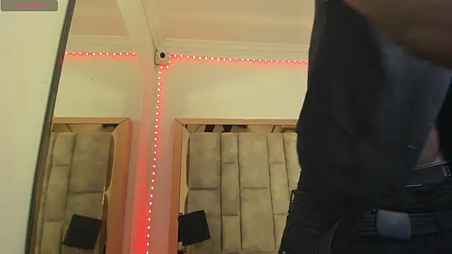 Titan Moreno  online show from April 2026 12:14:02 PM