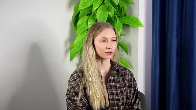 Snapshot of YuetteRaef chatting on March 2026 05:58:02 AM YuetteRaef online show from March 2026 05:58:02 AM