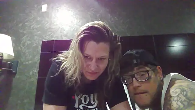 Darkcrowncouple online show from March 2026 12:09:01 PM