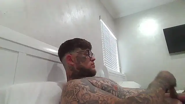 Darkcrowncouple online show from March 2026 12:49:01 AM