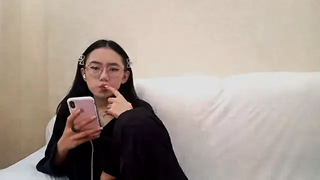 Snapshot of SolvedGlobe chatting on June 2026 01:06:02 PM SolvedGlobe online show from June 2026 01:06:02 PM