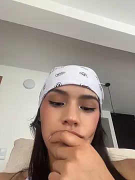 Mia-villalobos online show from May 2026 03:20:02 PM