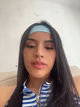 Mia-villalobos online show from June 2026 03:00:02 PM