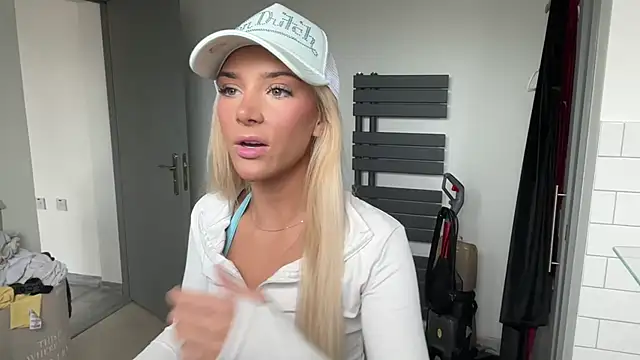 Naughtyblondex online show from April 2026 01:05:02 PM