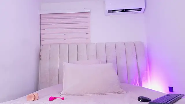 sofi velezz online show from March 2026 12:11:01 PM