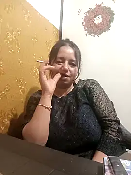 Snapshot of roxana_e43 chatting on April 2026 09:15:01 PM roxana e43 online show from April 2026 09:15:01 PM