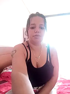 Snapshot of roxana_e43 chatting on May 2026 03:27:01 PM roxana e43 online show from May 2026 03:27:01 PM