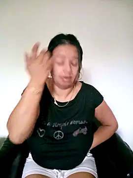 Snapshot of roxana_e43 chatting on May 2026 04:54:02 AM roxana e43 online show from May 2026 04:54:02 AM