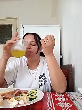 Snapshot of roxana_e43 chatting on May 2026 10:32:02 AM roxana e43 online show from May 2026 10:32:02 AM
