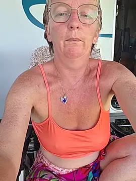 lescoquinsdu40 online show from May 2026 08:41:01 AM