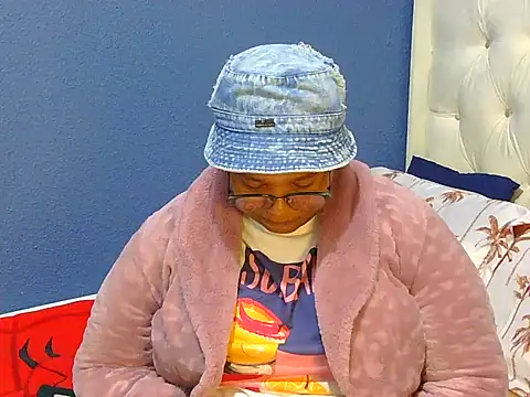 Snapshot of Cuddle_Zee chatting on May 2026 04:26:02 PM Cuddle Zee online show from May 2026 04:26:02 PM