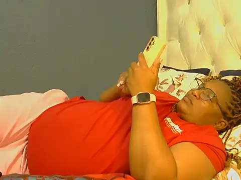 Snapshot of Cuddle_Zee chatting on May 2026 07:45:02 PM Cuddle Zee online show from May 2026 07:45:02 PM