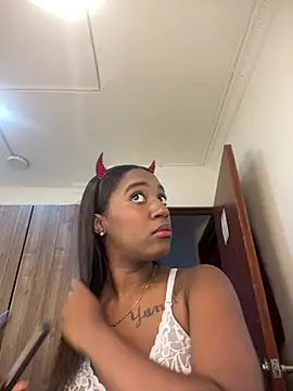 Emi rousse online show from April 2026 12:36:02 PM