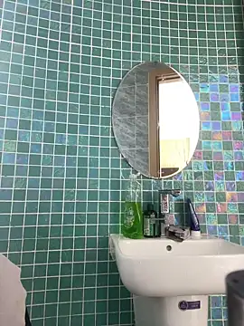 Swee-x1 online show from March 2026 06:14:01 AM