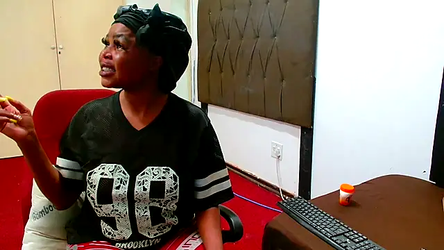 SpicyKittyxxx online show from March 2026 12:00:01 PM