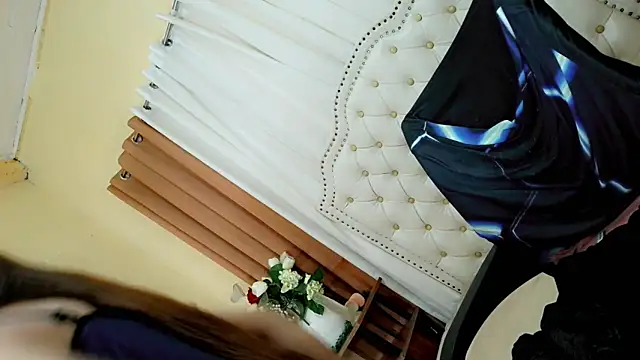 Snapshot of Seductive_sophie chatting on May 2026 03:35:02 AM Seductive sophie online show from May 2026 03:35:02 AM