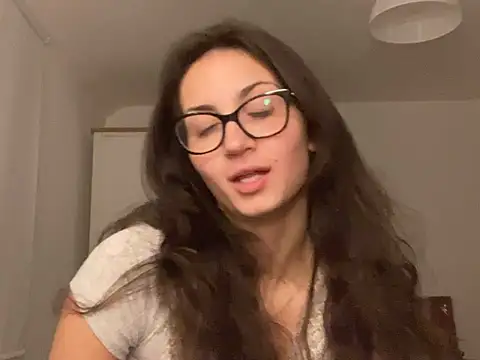 Snapshot of Ellamay06 chatting on March 2026 09:21:02 PM Ellamay06 online show from March 2026 09:21:02 PM