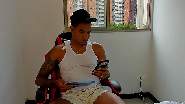 Mnell28 online show from April 2026 09:41:02 PM