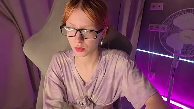 Snapshot of Emma_Dusk chatting on June 2026 12:59:01 AM Emma Dusk online show from June 2026 12:59:01 AM